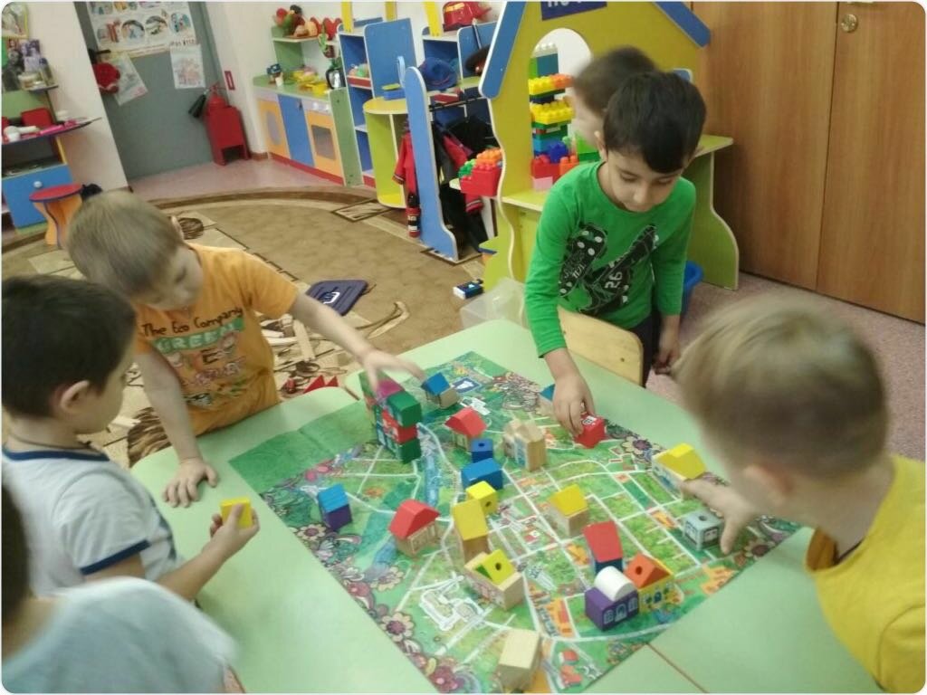  В детском саду №6 «Матрёшка» и в детском саду «Светлячок» (филиал) проходит конкурс «По земле Звенигородской». Группа №3 «Звездочка». Совместная работа детей и воспитателей Капустиной Н. Н. и Губановой В. А.